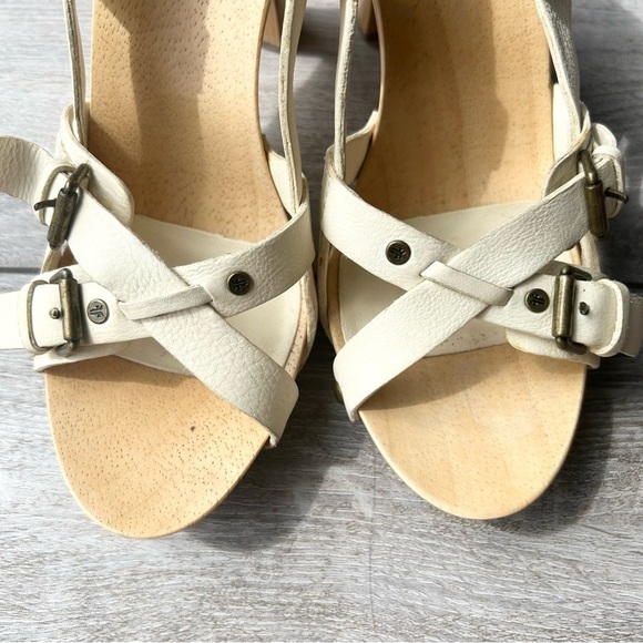 Frye Dolly Buckle Wood Sandals in White - Picture 4 of 16